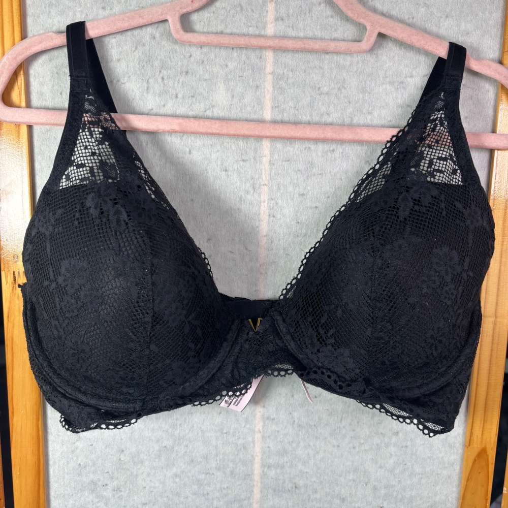 Victoria's Secret Plunge Bra 38DD Black Floral Lace Gold V Hardware Underwire